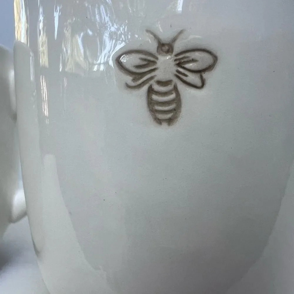 Vintage Pottery Barn BEE White China Tea Pot with mugs 8 oz